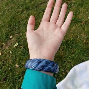 Vintage 1980's Acrylic Marbled Blue Carved Bangle